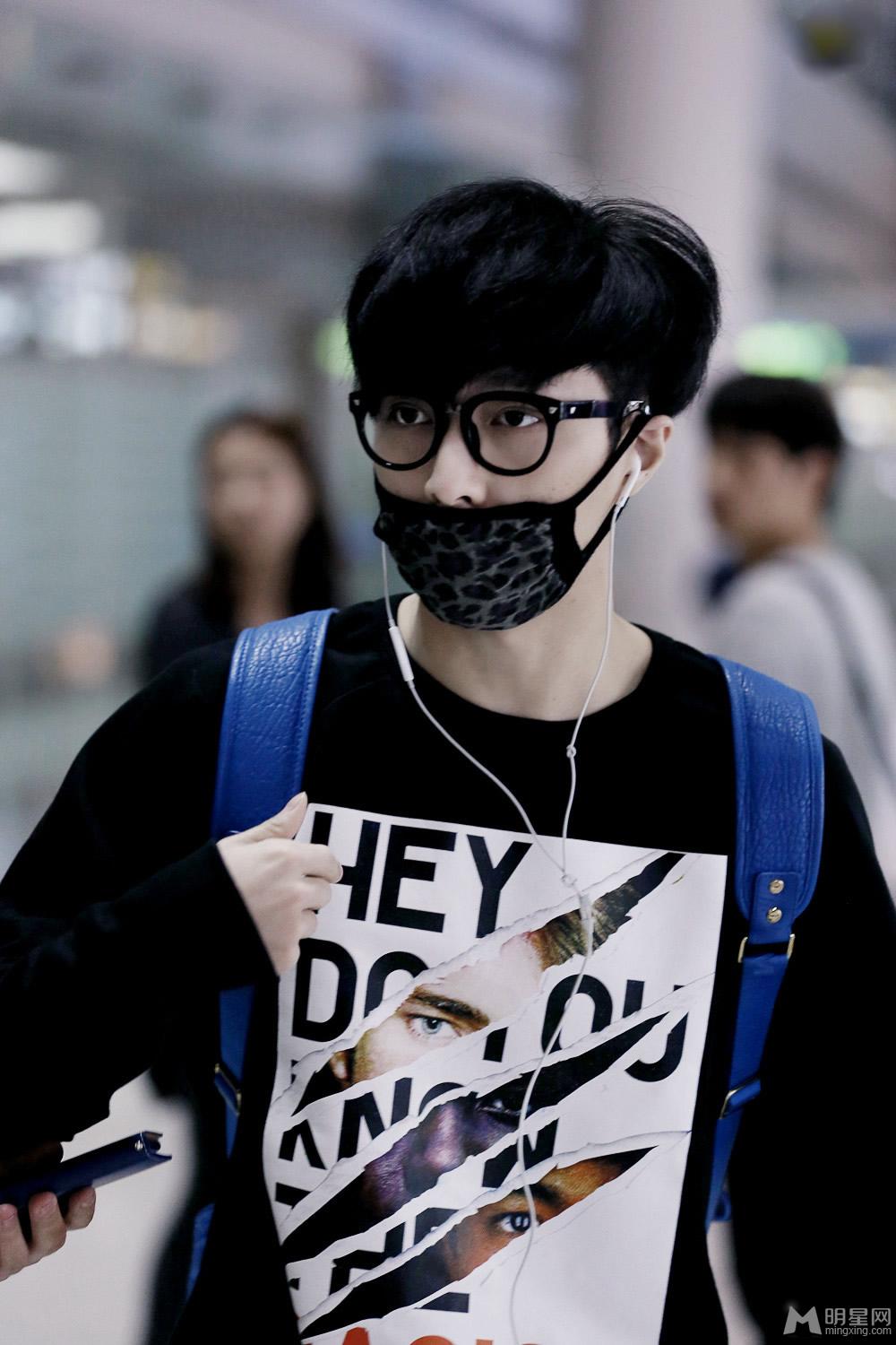 EXO张艺兴2014年11月机场写真飞往日本可爱呆萌_图-3