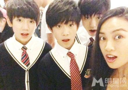 TFBOYS和陈漫合照卖萌可爱_图-1