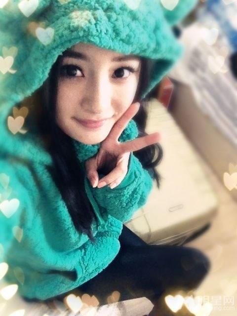杨幂微博生活照第一弹自拍不理刘恺威_图-1
