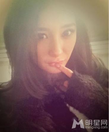 杨幂微博生活照第二弹与刘诗诗亲密合影破不和传言_图-8