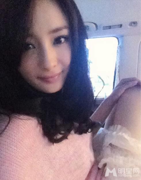 杨幂微博生活照第四弹秒变短发女郎_图-8