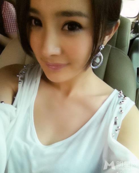 杨幂微博生活照第四弹秒变短发女郎_图-9