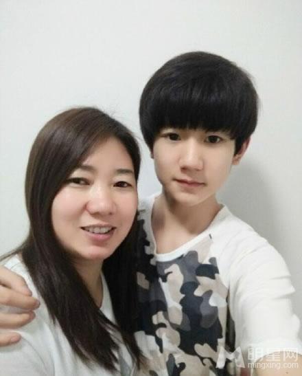 TFBOYS和她们妈妈的甜蜜合影_图-5