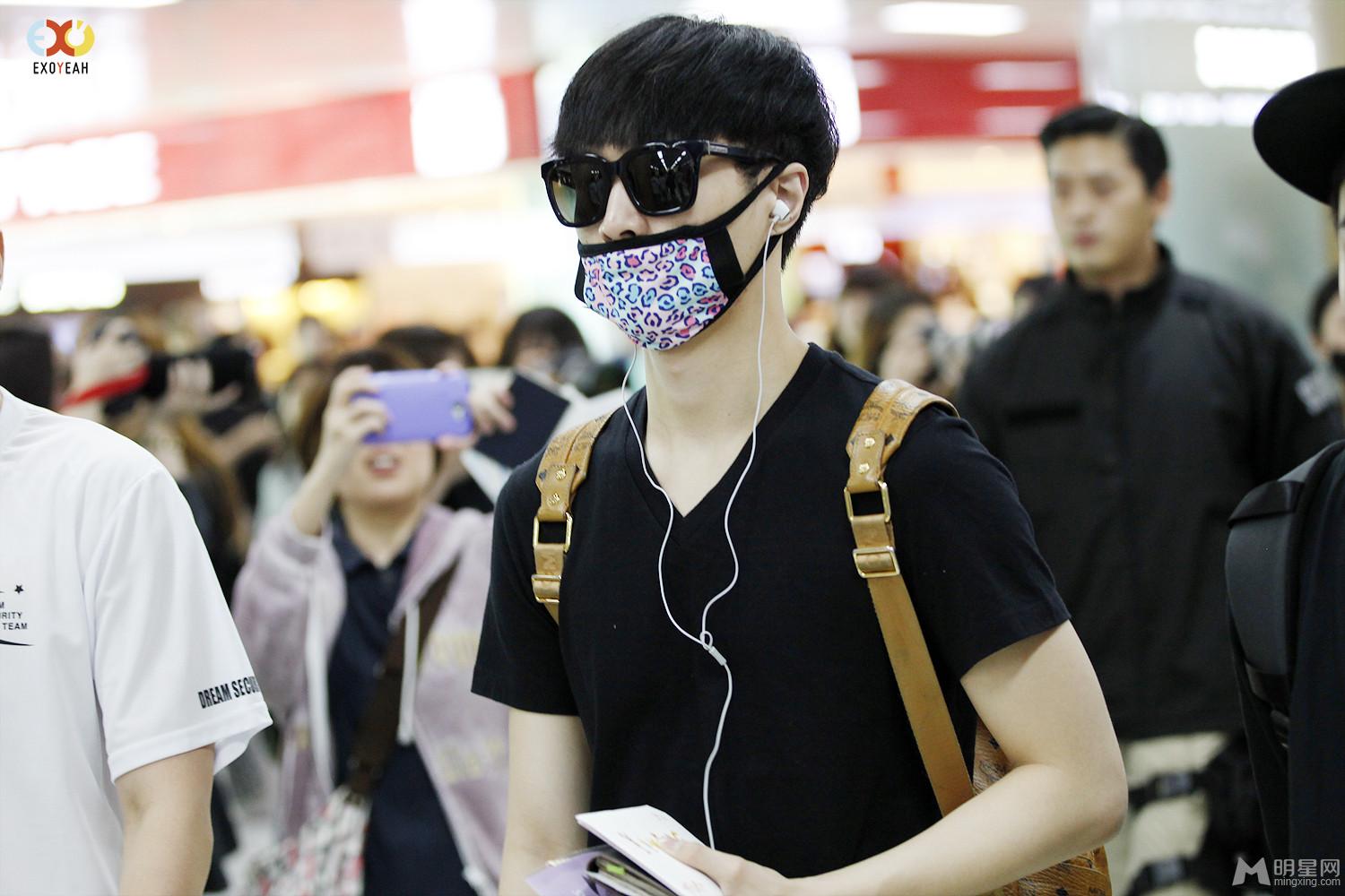 EXO张艺兴2014年9月黑T亮相机场韩国飞赴北京_图-9