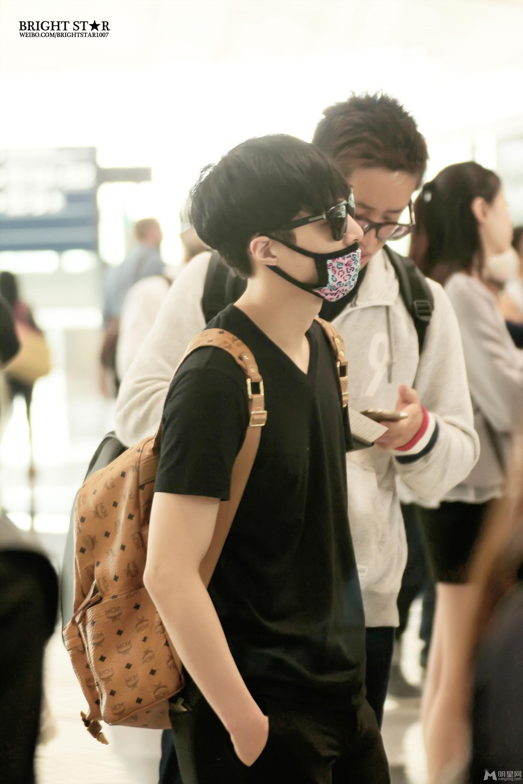 EXO张艺兴2014年9月黑T亮相机场韩国飞赴北京_图-12