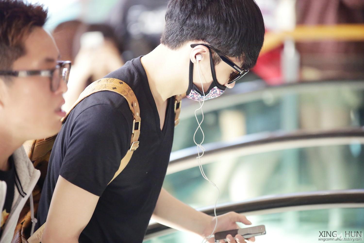 EXO张艺兴2014年9月黑T亮相机场韩国飞赴北京_图-4