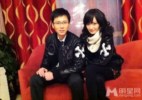 杨幂微博早期生活照与佟丽娅亲密合影_图-116