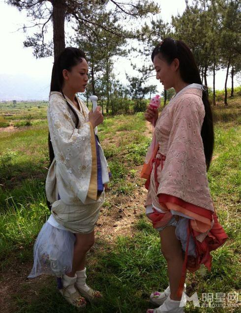 《王的女人》袁姗姗陈乔恩搞怪自拍_图-4