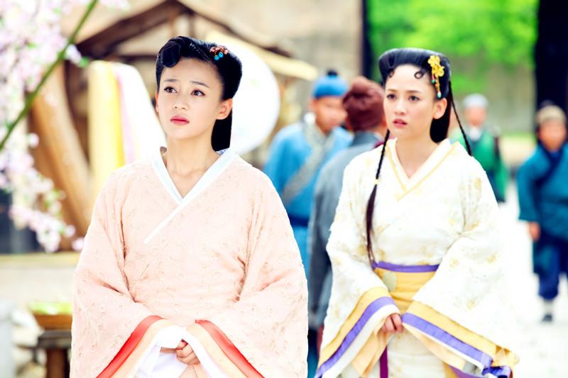 《王的女人》袁姗姗陈乔恩搞怪自拍_图-1