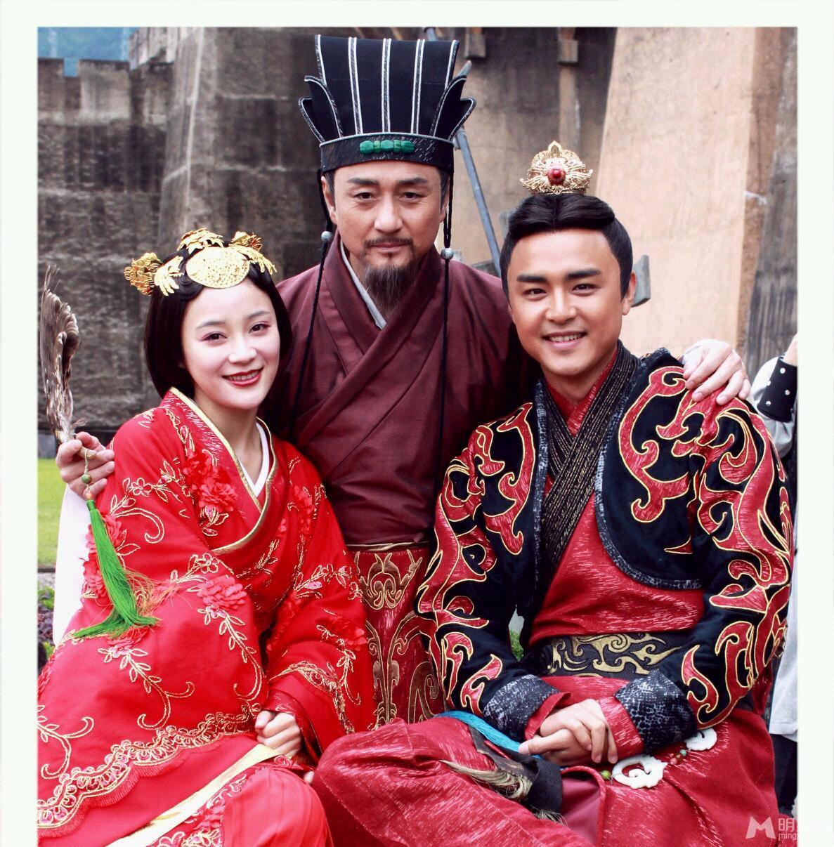 《王的女人》袁姗姗陈乔恩搞怪自拍_图-9