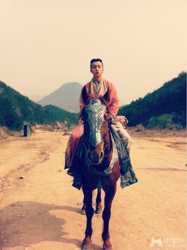 陈伟霆微博自拍2013年合集健身房现八块腹肌_图-12