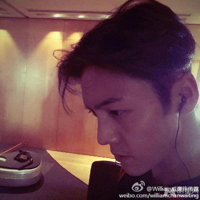 陈伟霆微博自拍2013年合集健身房现八块腹肌_图-44