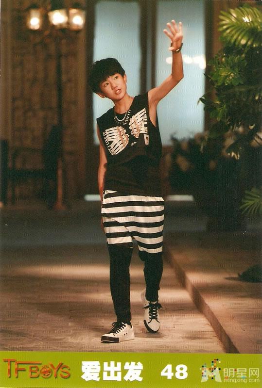 TFBOYS《爱出发》生写集第二弹_图-1