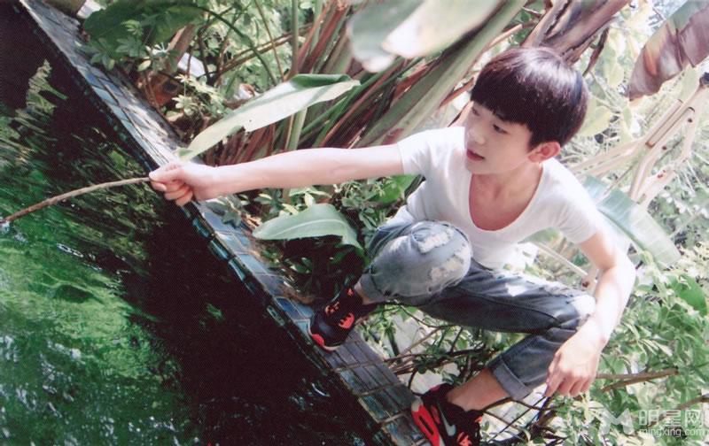 TFBOYS四月限定生写集活泼好动活力四射_图-24