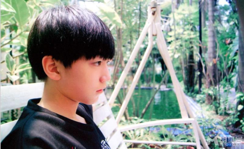 TFBOYS四月限定生写集活泼好动活力四射_图-8