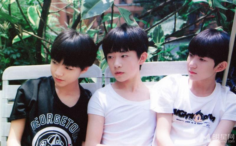 TFBOYS四月限定生写集活泼好动活力四射_图-13