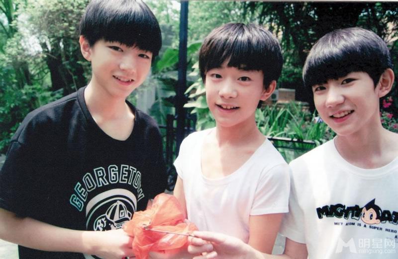 TFBOYS四月限定生写集活泼好动活力四射_图-12