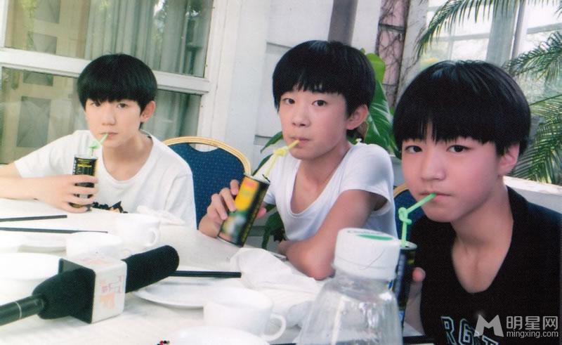 TFBOYS四月限定生写集活泼好动活力四射_图-2