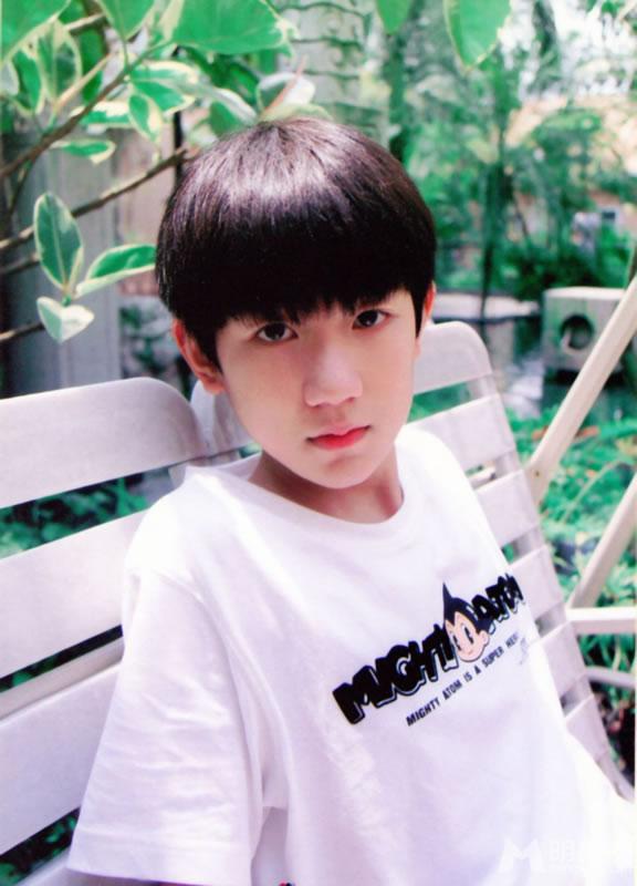 TFBOYS四月限定生写集活泼好动活力四射_图-17
