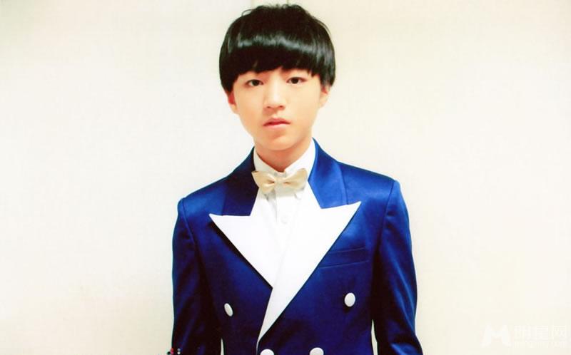 TFBOYS四月限定生写集活泼好动活力四射_图-9