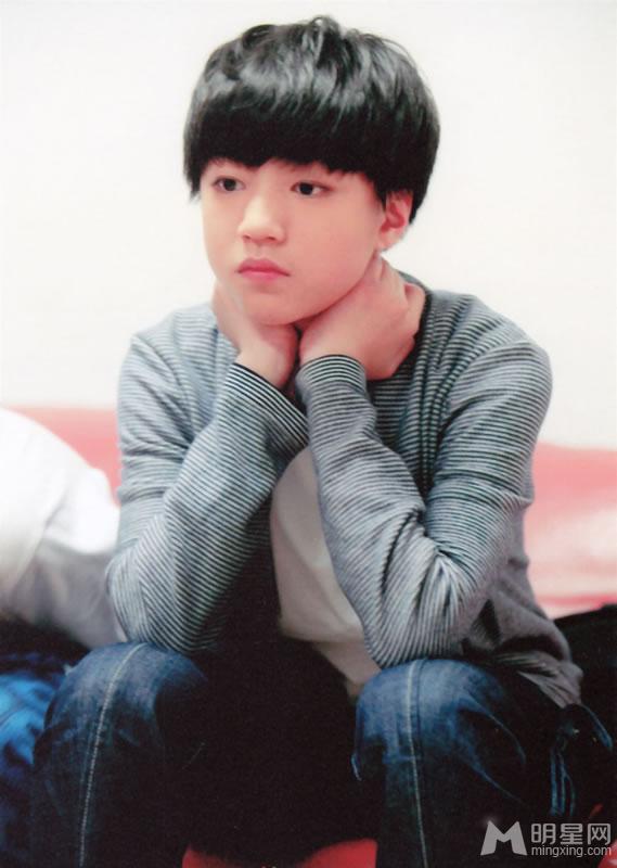 TFBOYS四月限定生写集活泼好动活力四射_图-11