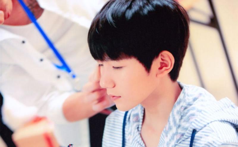 TFBOYS四月限定生写集活泼好动活力四射_图-29
