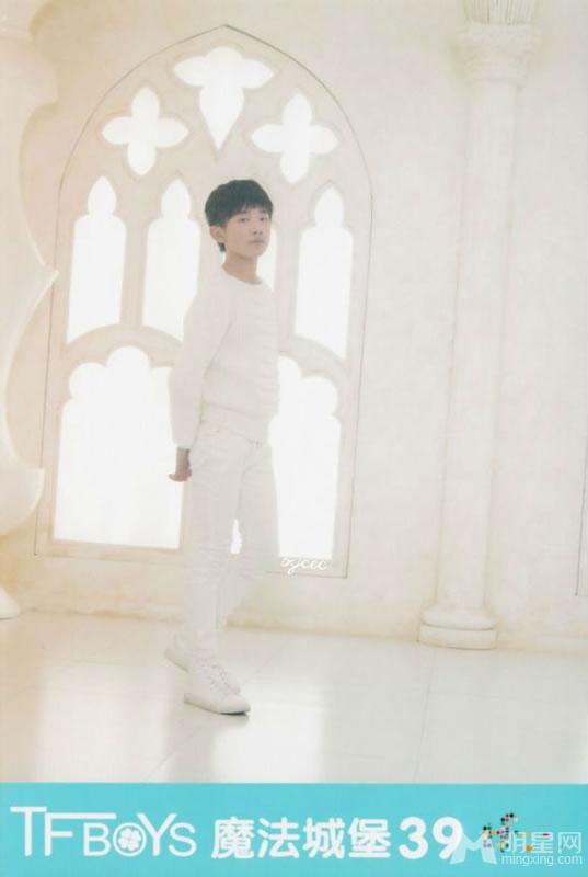 TFBOYS《魔法城堡》生写集第一弹_图-2