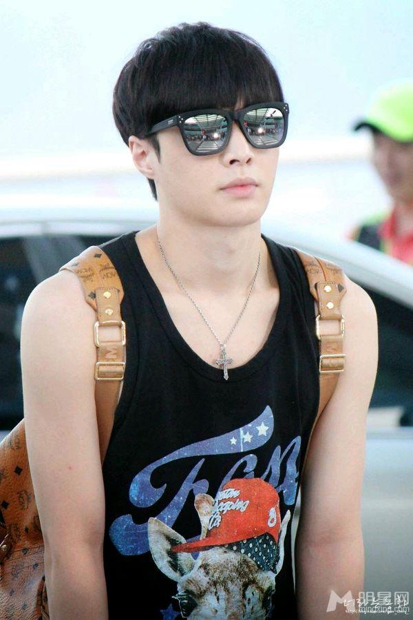 EXO张艺兴2014年7月现身北京机场全程手插裤兜全程_图-30