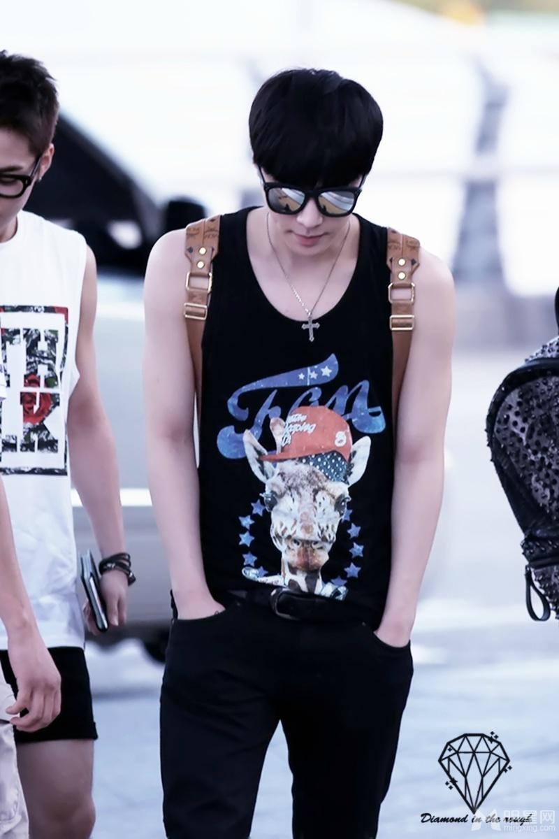 EXO张艺兴2014年7月现身北京机场全程手插裤兜全程_图-28