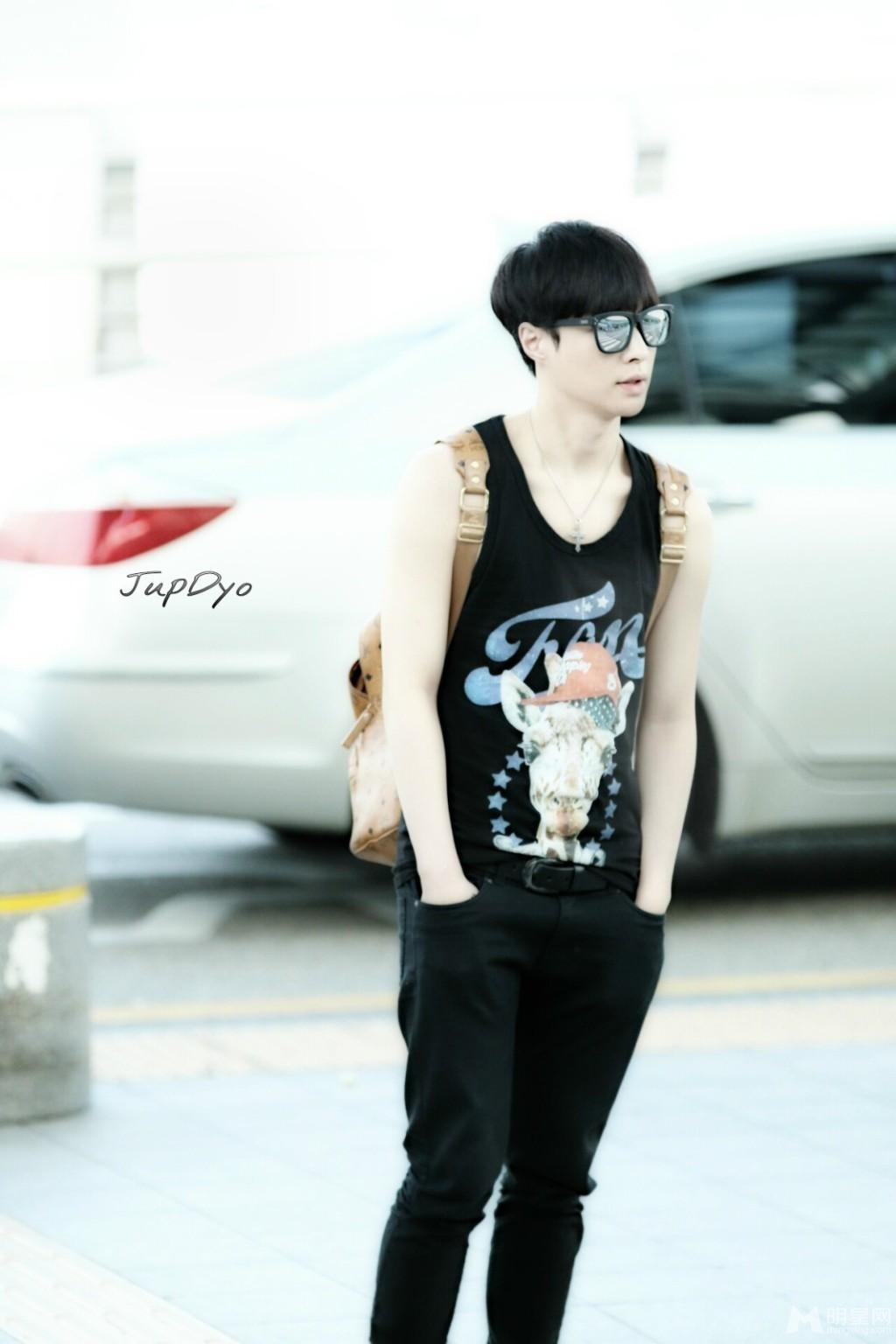EXO张艺兴2014年7月现身北京机场全程手插裤兜全程_图-19