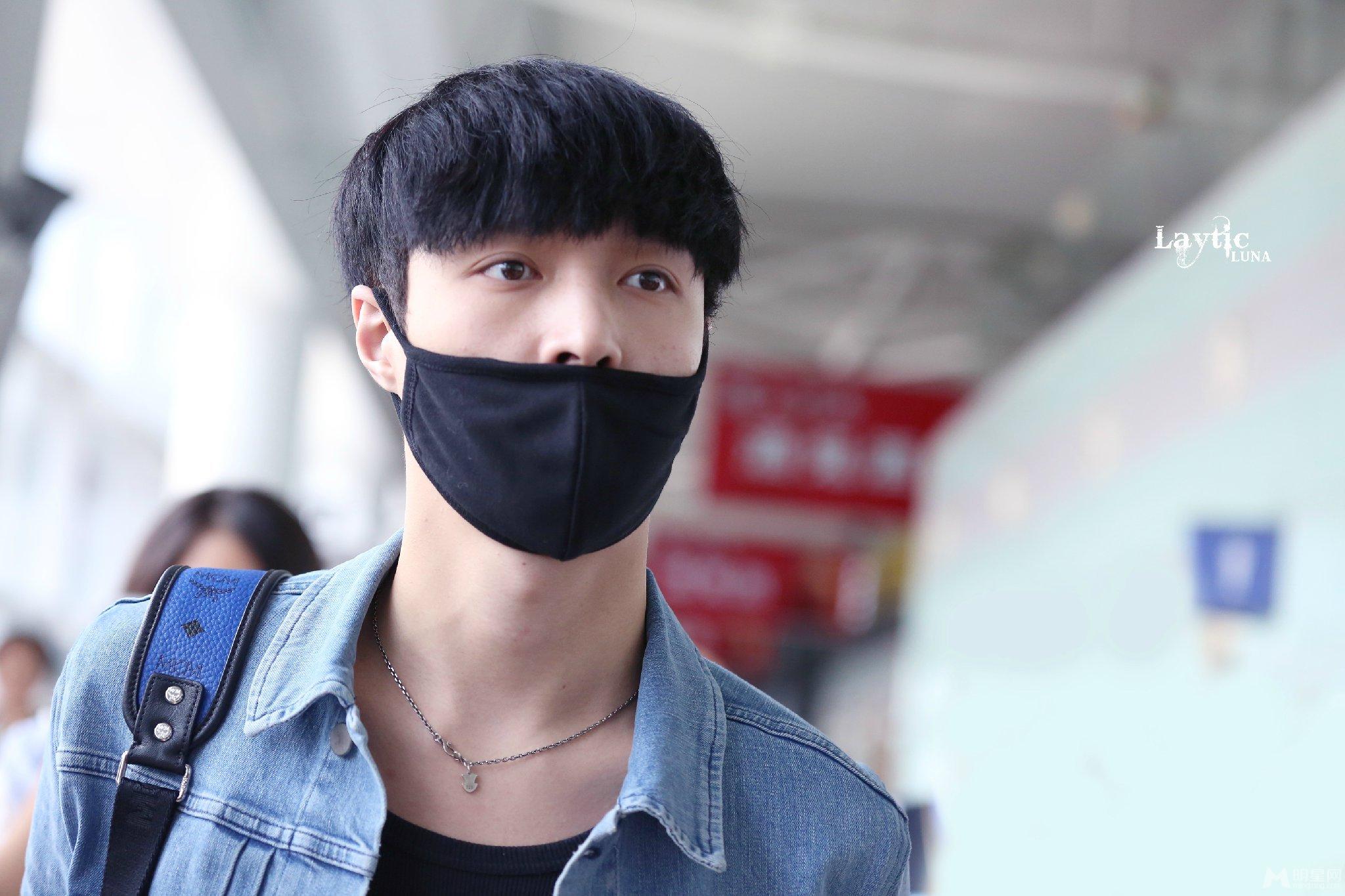 EXO张艺兴2014年7月现身黄花机场阳光帅气_图-8