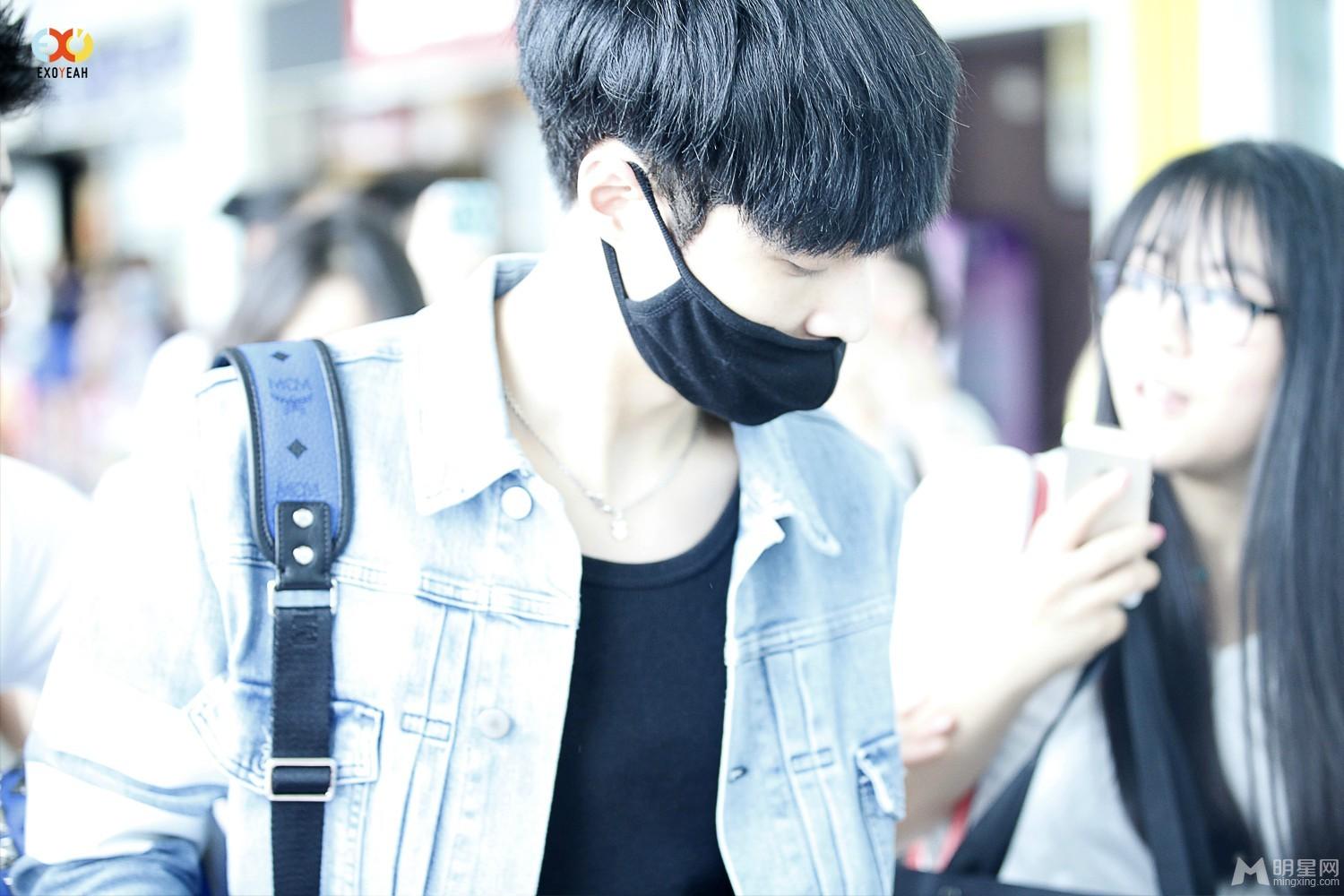 EXO张艺兴2014年7月现身黄花机场阳光帅气_图-7