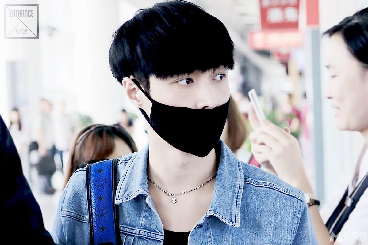 EXO张艺兴2014年7月现身黄花机场阳光帅气_图-6