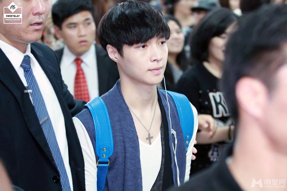 EXO张艺兴2014年6月韩国飞抵长沙粉丝拥堵不堪_图-1