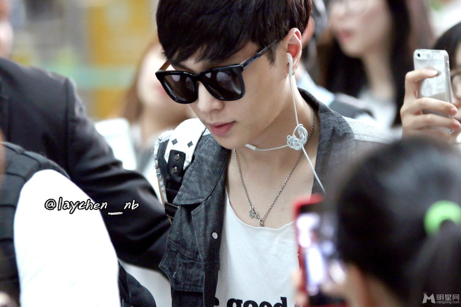 EXO张艺兴2014年5月无袖上衣现身仁川机场好身材显现_图-20