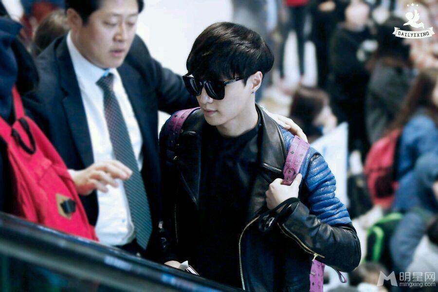 EXO张艺兴2014年4月韩国赴北京机场潮装现身_图-20