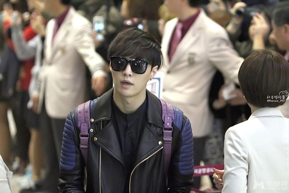 EXO张艺兴2014年4月韩国赴北京机场潮装现身_图-11