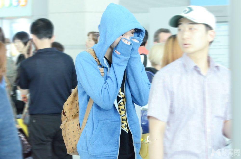 EXO张艺兴2013年9月现身机场马来西亚归来_图-8