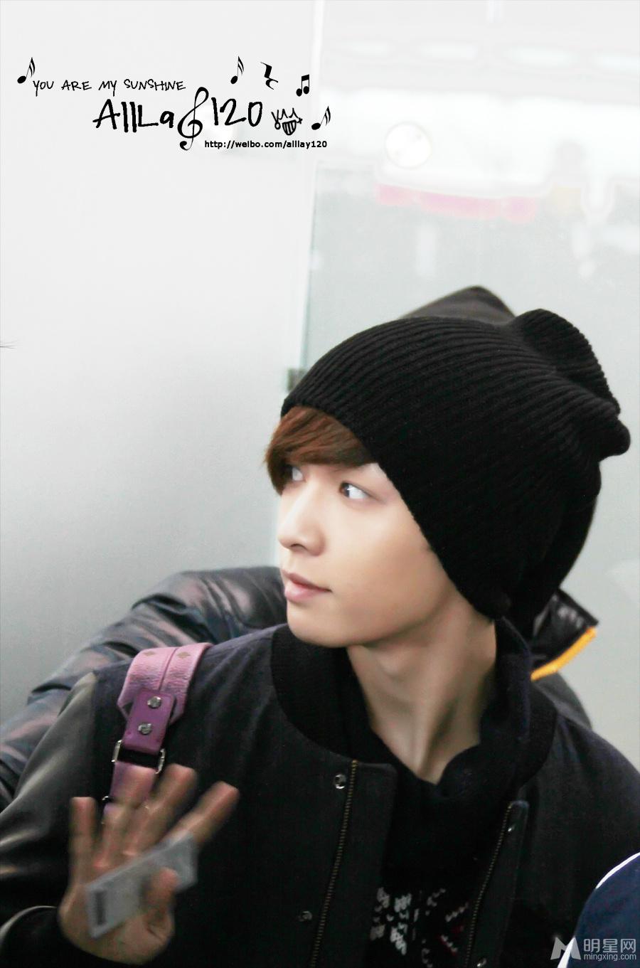 EXO张艺兴2012年12月机场潮范十足帅气机场照合集_图-16