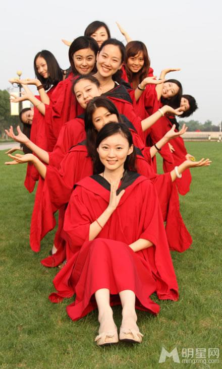 倪妮2011年6月毕业照疯狂青春幸福回忆_图-1