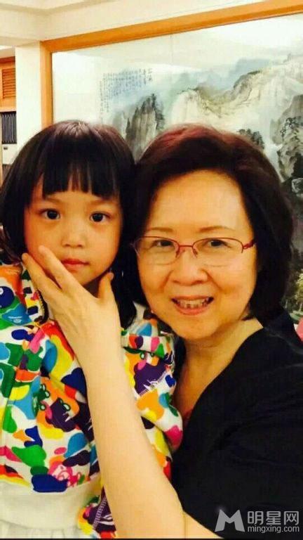 赵薇微博生活照第二波抱女素颜自拍_图-8