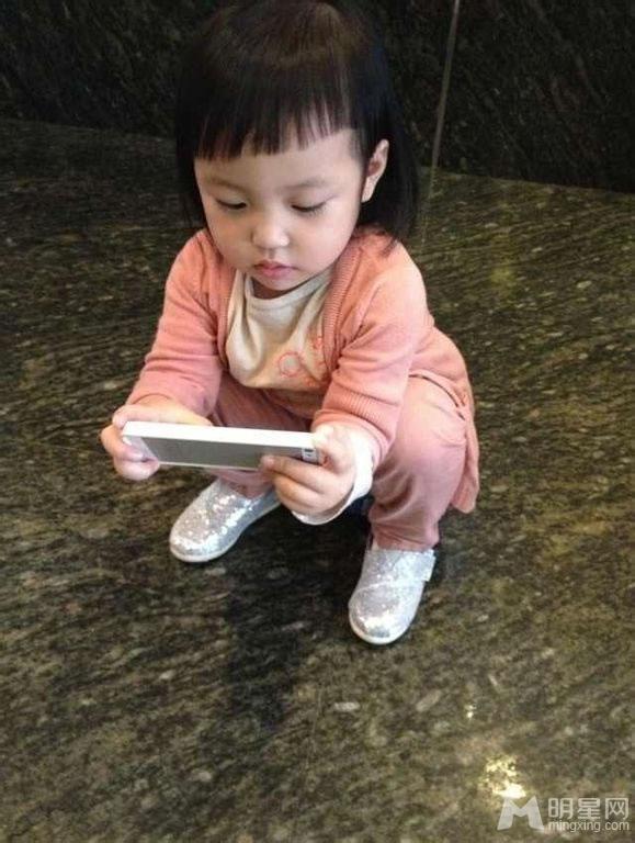 赵薇微博生活照第二波抱女素颜自拍_图-13