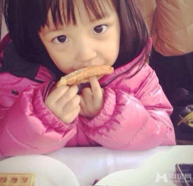 赵薇微博生活照第二波抱女素颜自拍_图-7
