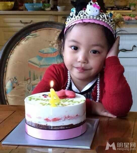赵薇微博生活照第二波抱女素颜自拍_图-9