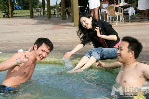冯绍峰一组泡温泉照曝光粉嫩粉嫩讨人喜欢_图-5