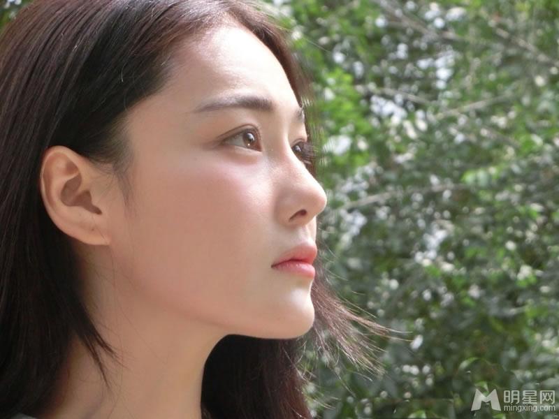 张馨予生活照之女神系列长裙飘飘温柔而优雅_图-14
