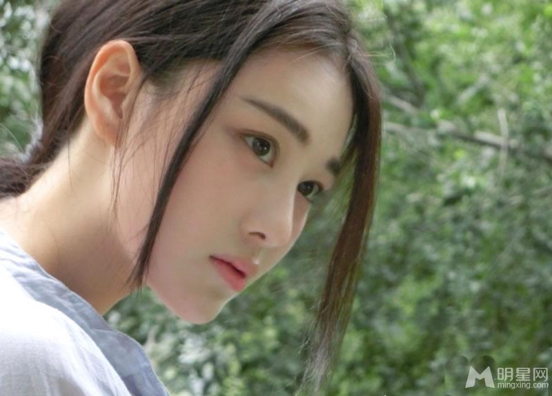 张馨予生活照之女神系列长裙飘飘温柔而优雅_图-4