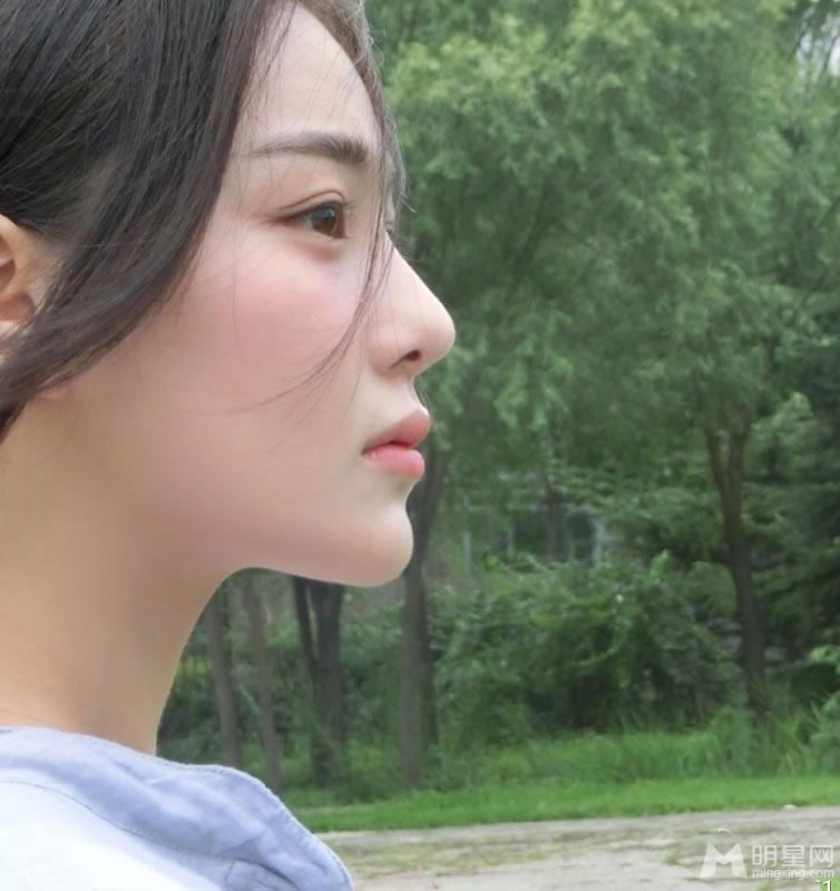 张馨予生活照之女神系列长裙飘飘温柔而优雅_图-7