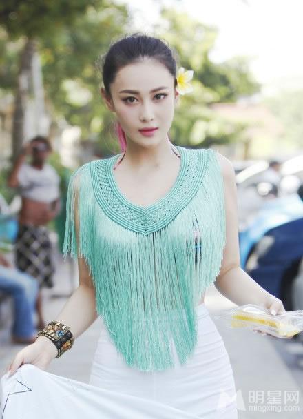 张馨予生活照之女神系列长裙飘飘温柔而优雅_图-10