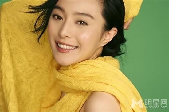 范冰冰成名前拍摄的性感写真照_图-2